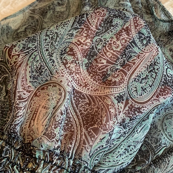 Sheer top that ties at the neck - Picture 2 of 2